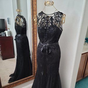 Black Formal Dress Large (8-10)